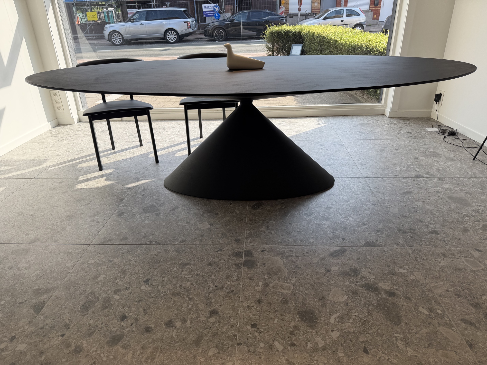 Desalto-ovaal tafel Maxi Clay cementering zwart 260cm