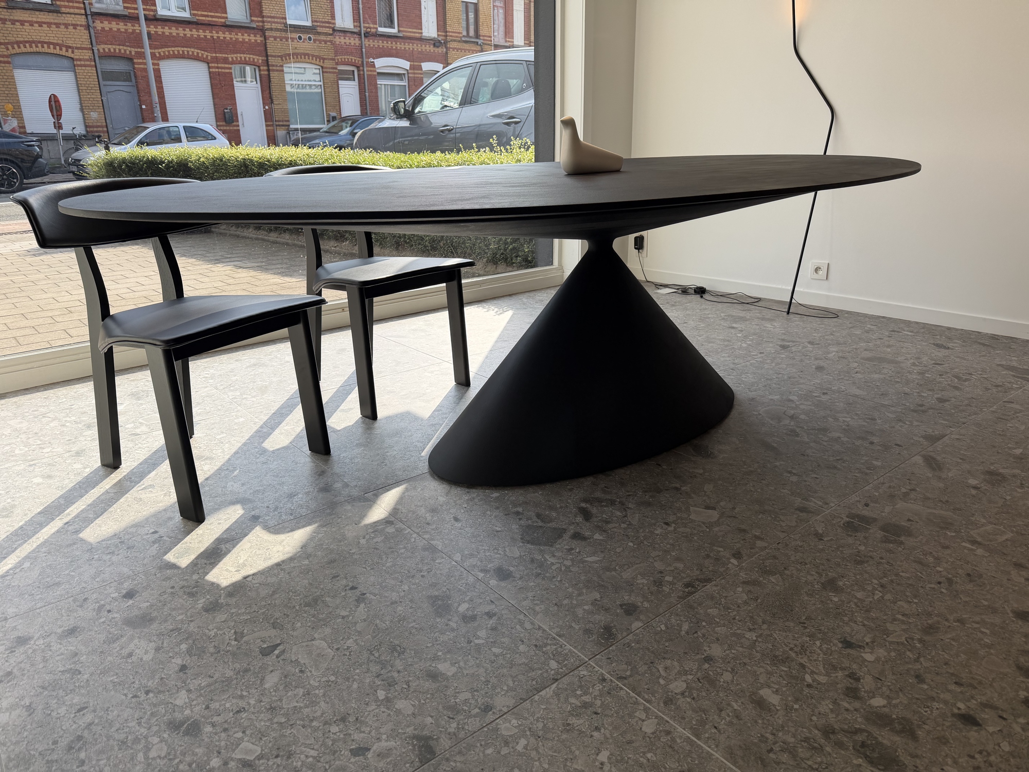 Desalto-ovaal tafel Maxi Clay cementering zwart 260cm