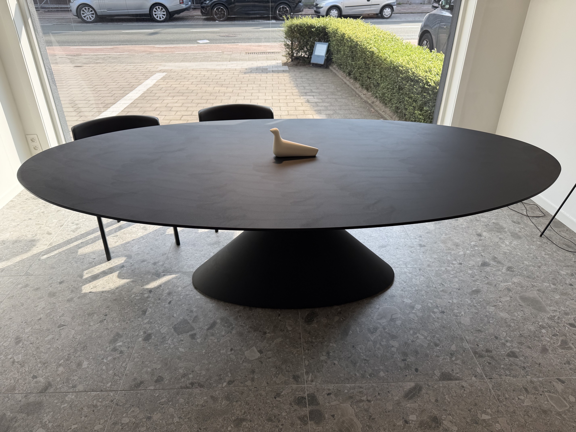 Desalto-ovaal tafel Maxi Clay cementering zwart 260cm