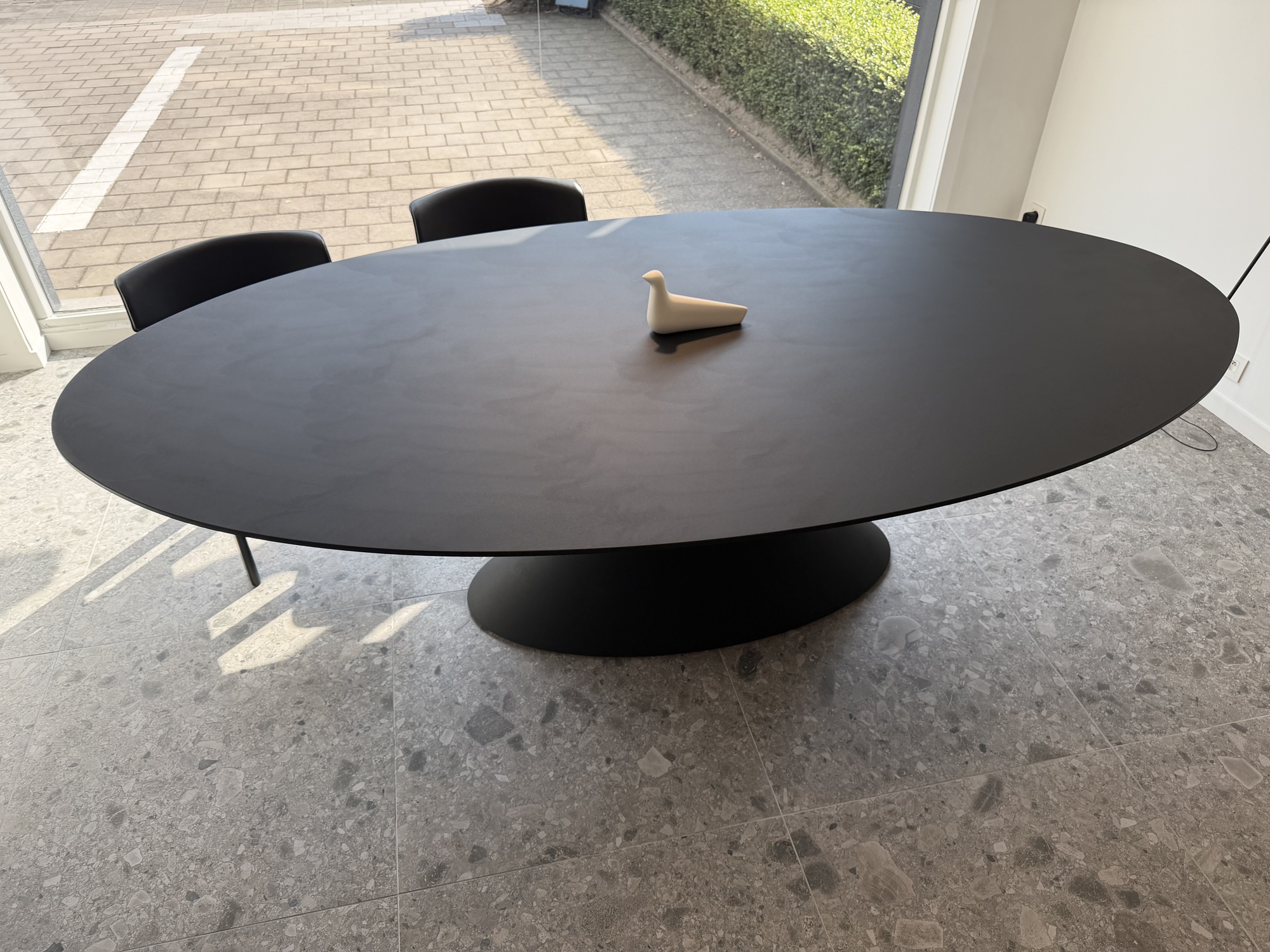Desalto-ovaal tafel Maxi Clay cementering zwart 260cm