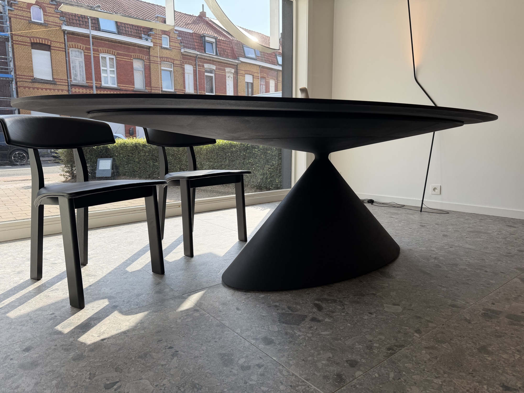Desalto-ovaal tafel Maxi Clay cementering zwart 260cm