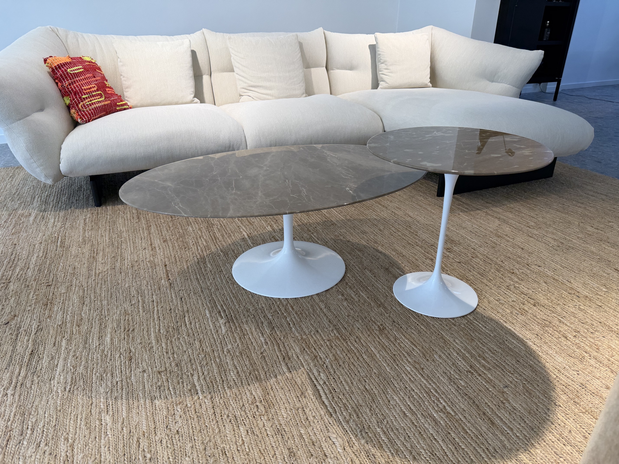 Knoll-Saarinen salontafels in marmer Emperador light