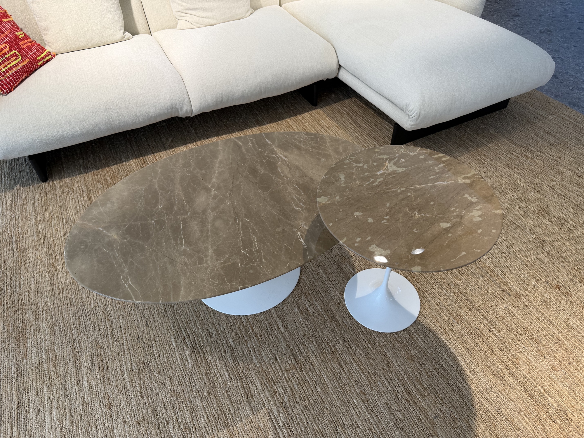 Knoll-Saarinen salontafels in marmer Emperador light