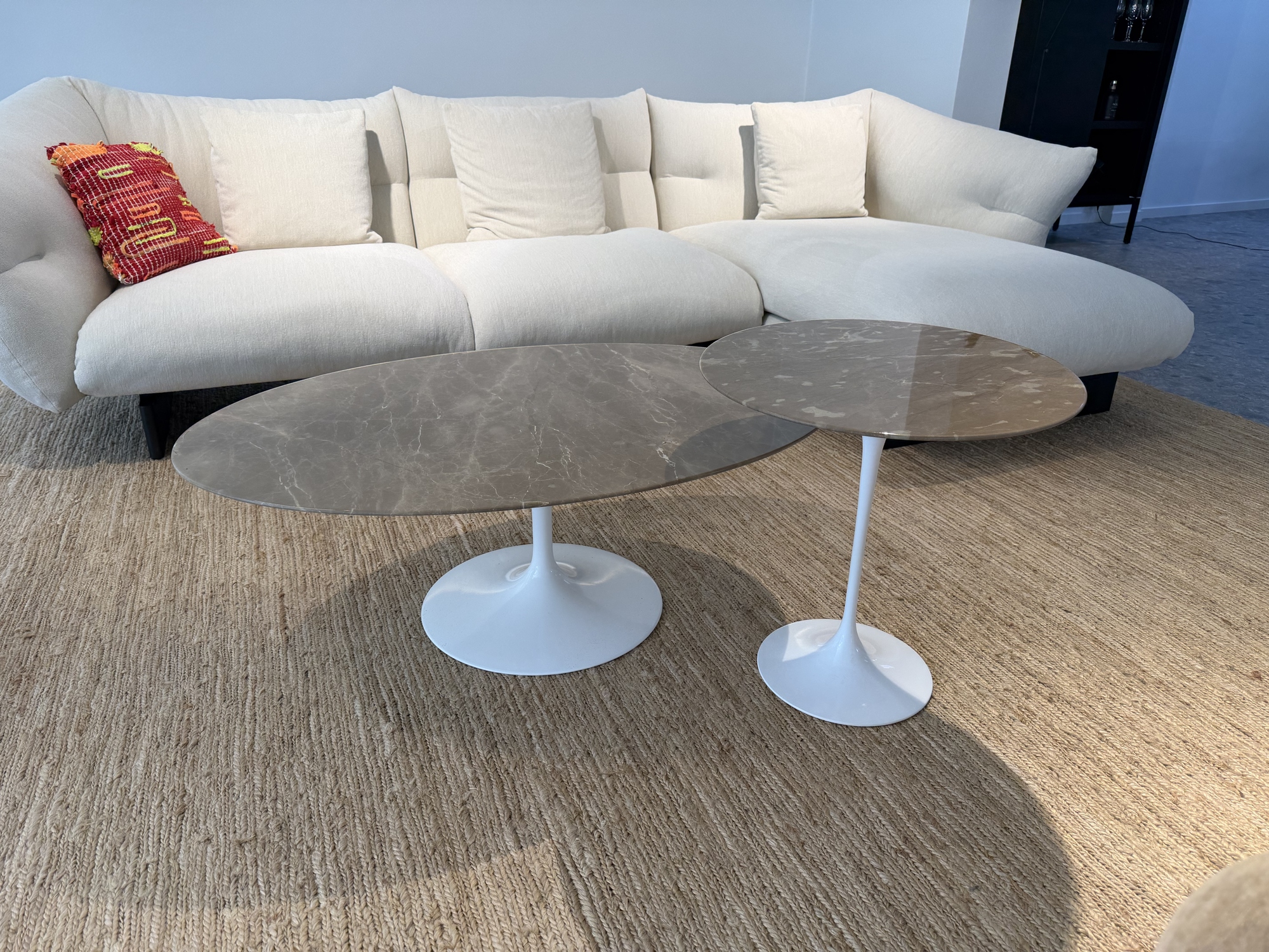 Knoll-Saarinen salontafels in marmer Emperador light