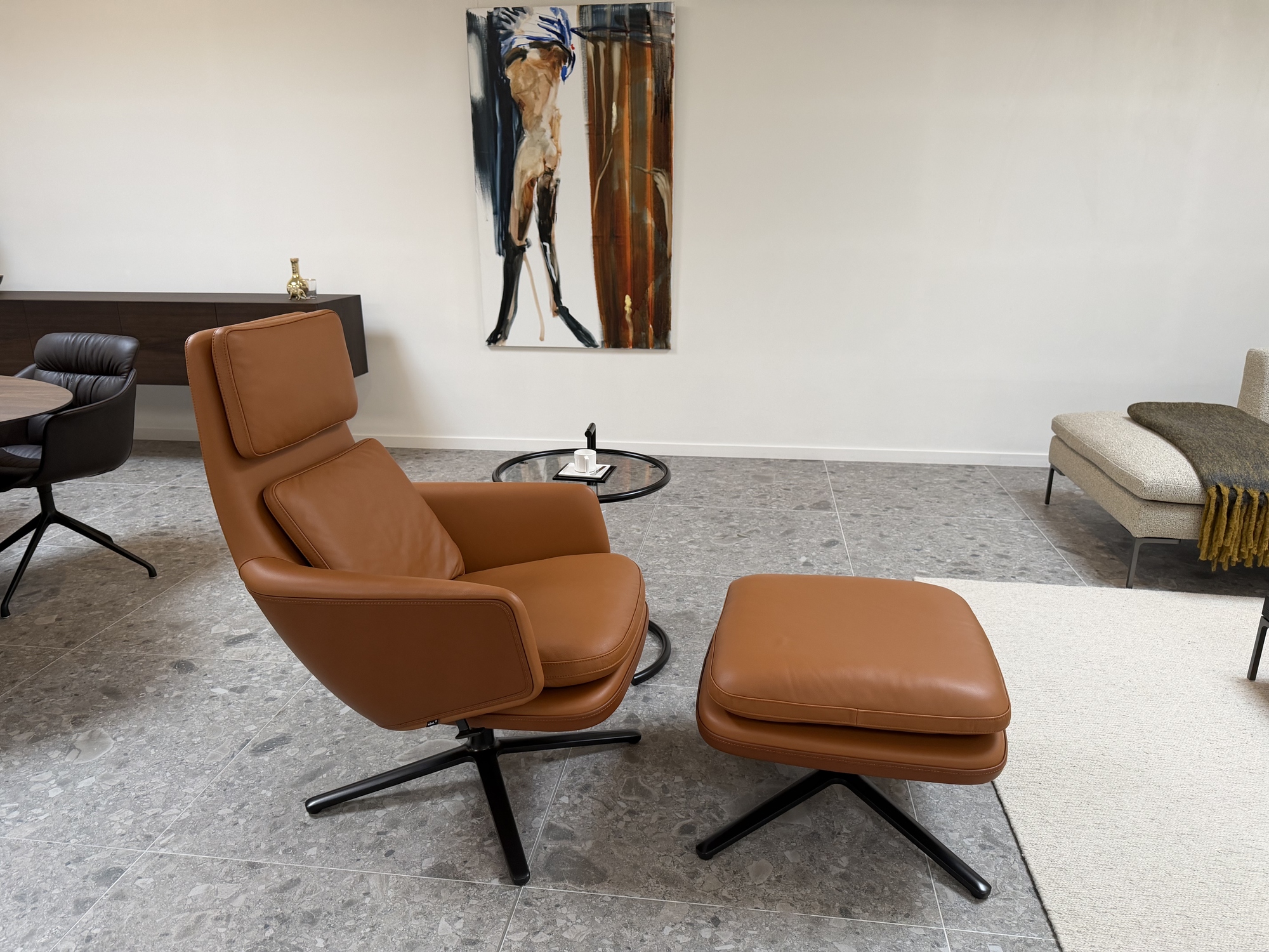 Vitra-Grand relax en ottoman leder cognac Premium