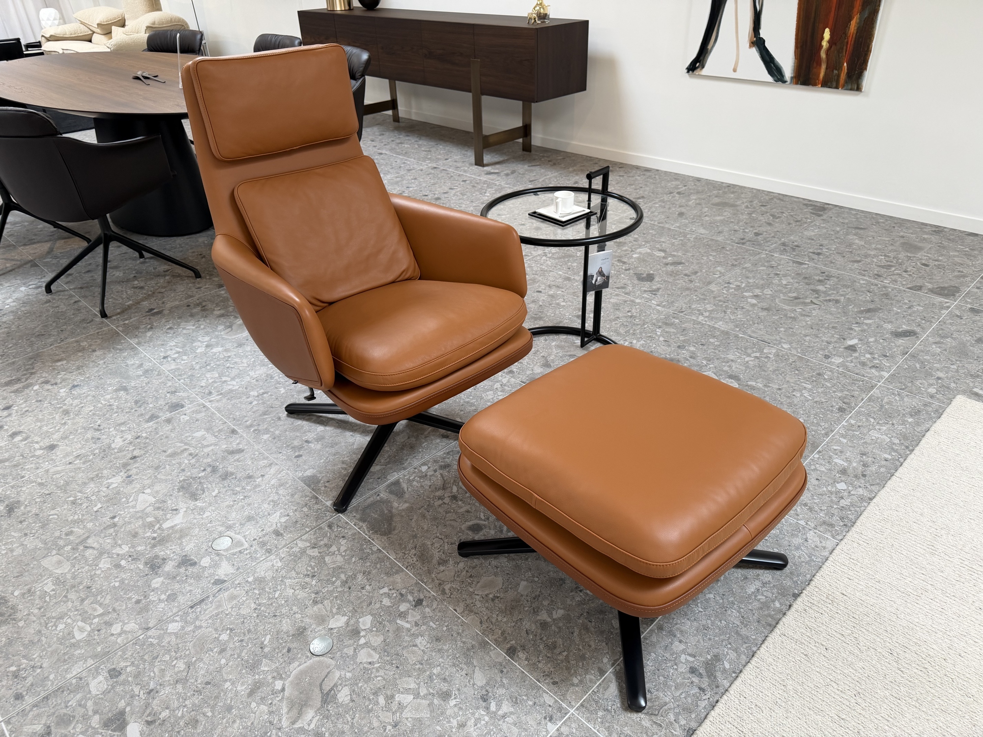 Vitra-Grand relax en ottoman leder cognac Premium